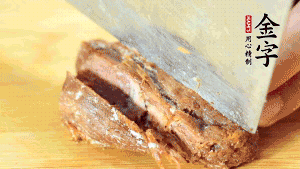 金字鹵牛肉切成小粒。