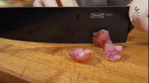 【餡料】3.金字土香腸、香菇切小丁。