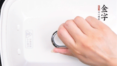 大火煮開后，再上鍋中火蒸20分鐘，出鍋后撒上蔥花。