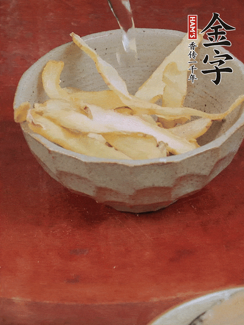 玉竹、花菇分別清水泡發(fā)。