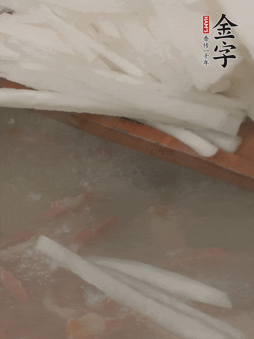 放蘿卜絲，燉5分鐘。