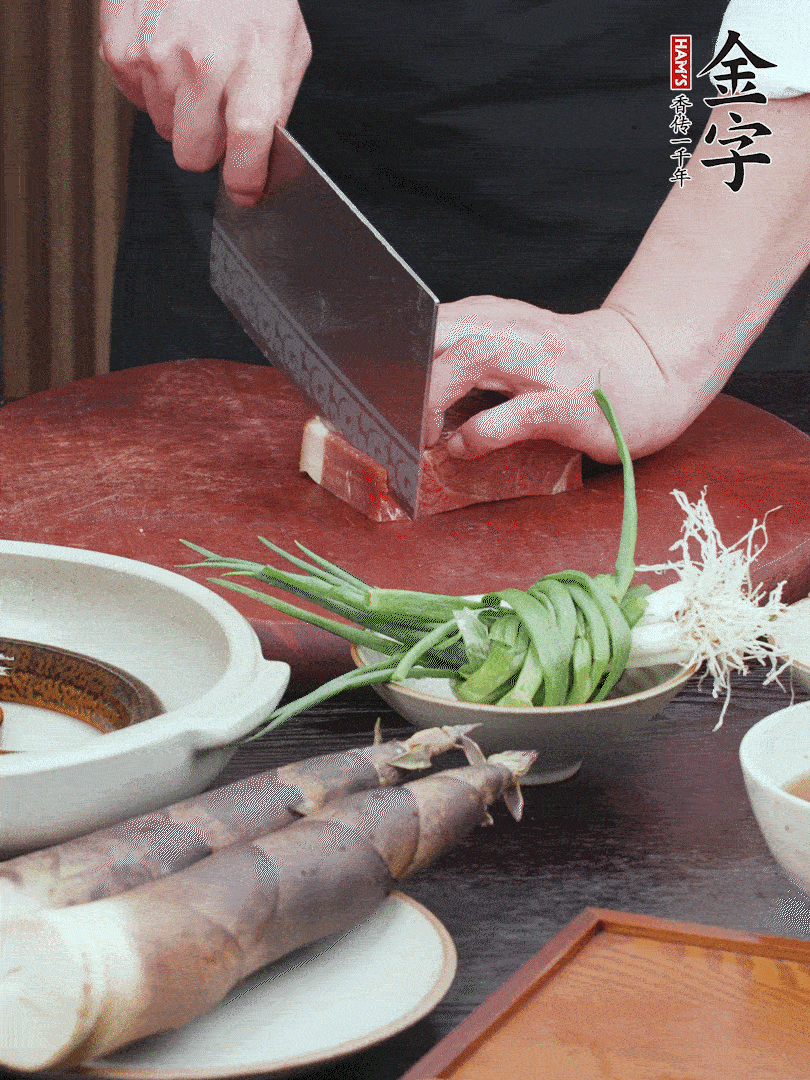 金字火腿切片；姜切片。