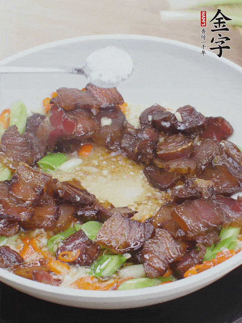 下醬油肉，一點(diǎn)生抽、白糖調(diào)味。
