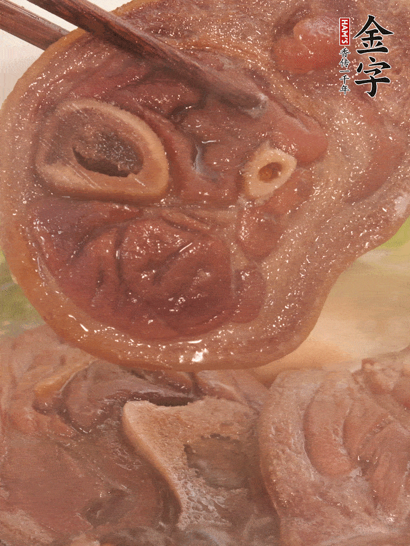 大火燒開后，調(diào)成小火燜煮30分鐘，煮至蓮藕軟糯。