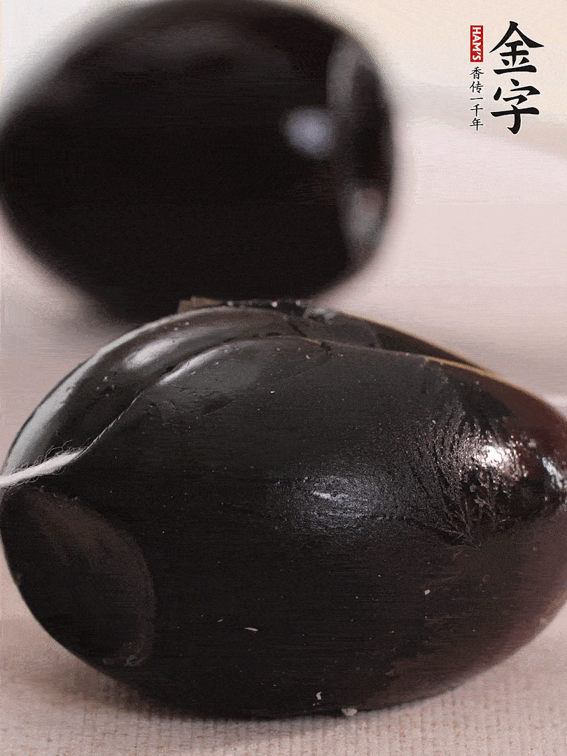 娃娃菜金針菇去跟洗凈，皮蛋改刀。