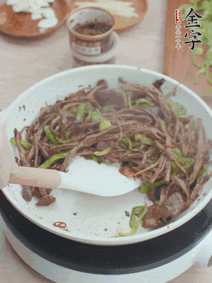 少許鹽調(diào)味。