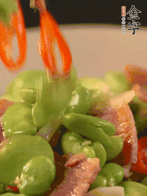 加清水略微煮2分鐘即可出鍋。