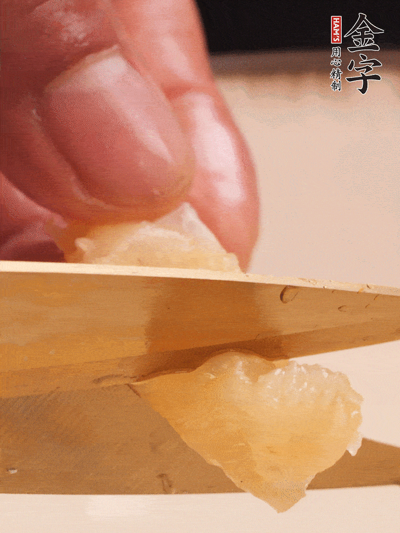 取出放入清水中，清洗表面，再剪成小段