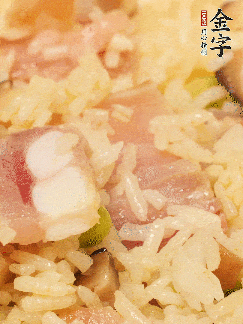 下米飯、蝦米繼續(xù)翻炒