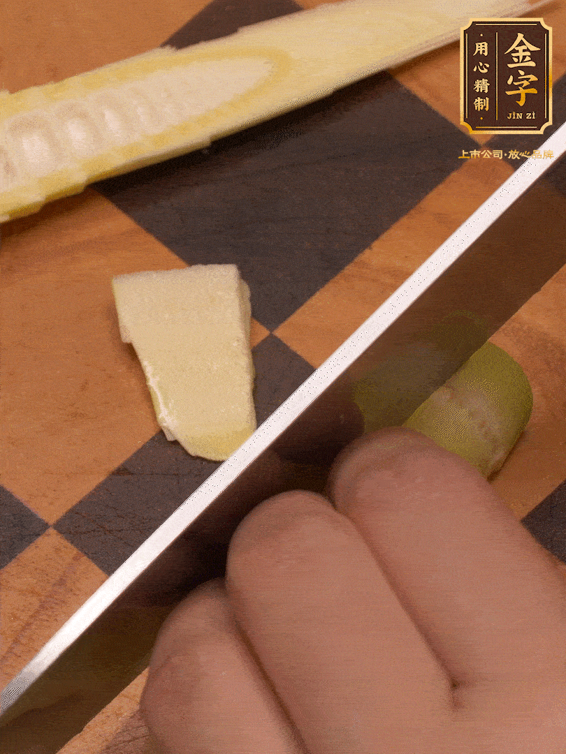 雷筍，剝?nèi)ネ鈿?，切成?>
					</div>
					<span>步驟 3/7</span>
					<p>雷筍，剝?nèi)ネ鈿?，切成?/p>
				</li><li>
					<div   id=