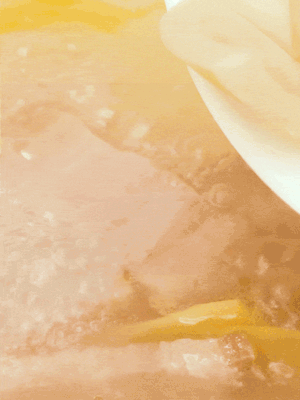 金字咸肉、火腿、春筍 通通放入鍋中小煮30分鐘