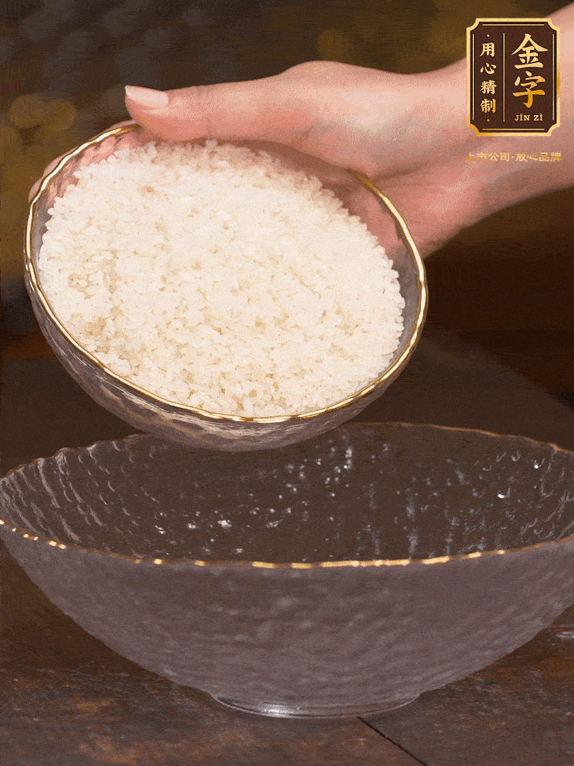 大米洗凈，浸泡1小時