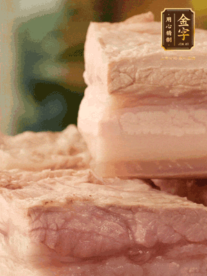 改刀切成立方塊，棉繩綁緊