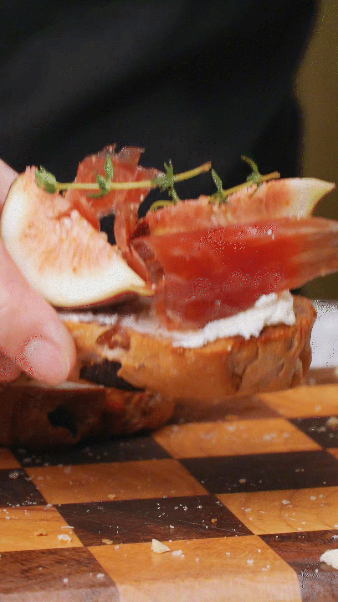 歐包切片，烤箱180°復(fù)烤10分鐘
